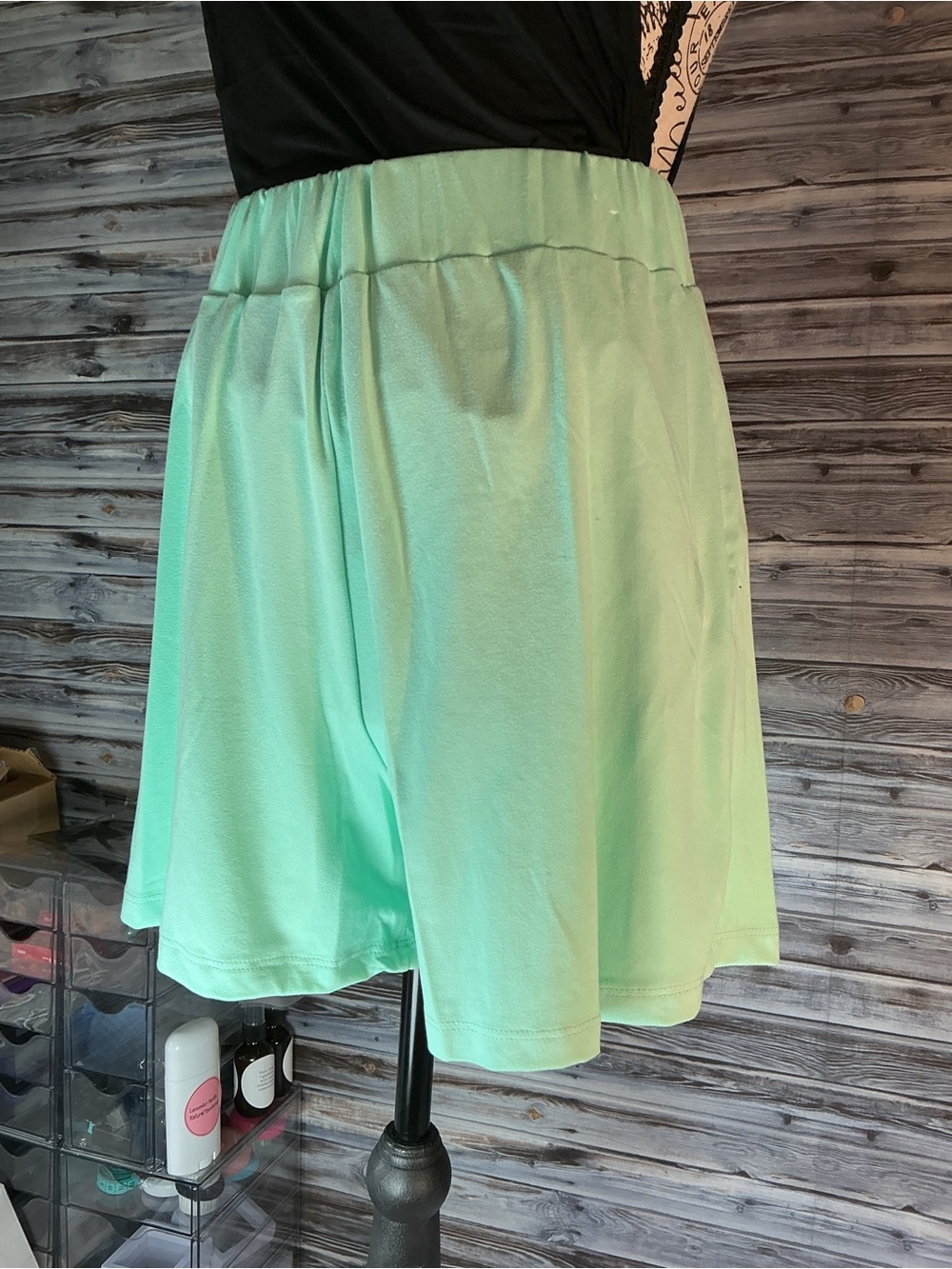 ★ Women’s Elastic-Waist Shorts in bright, green and Mint - Picture 4 of 6